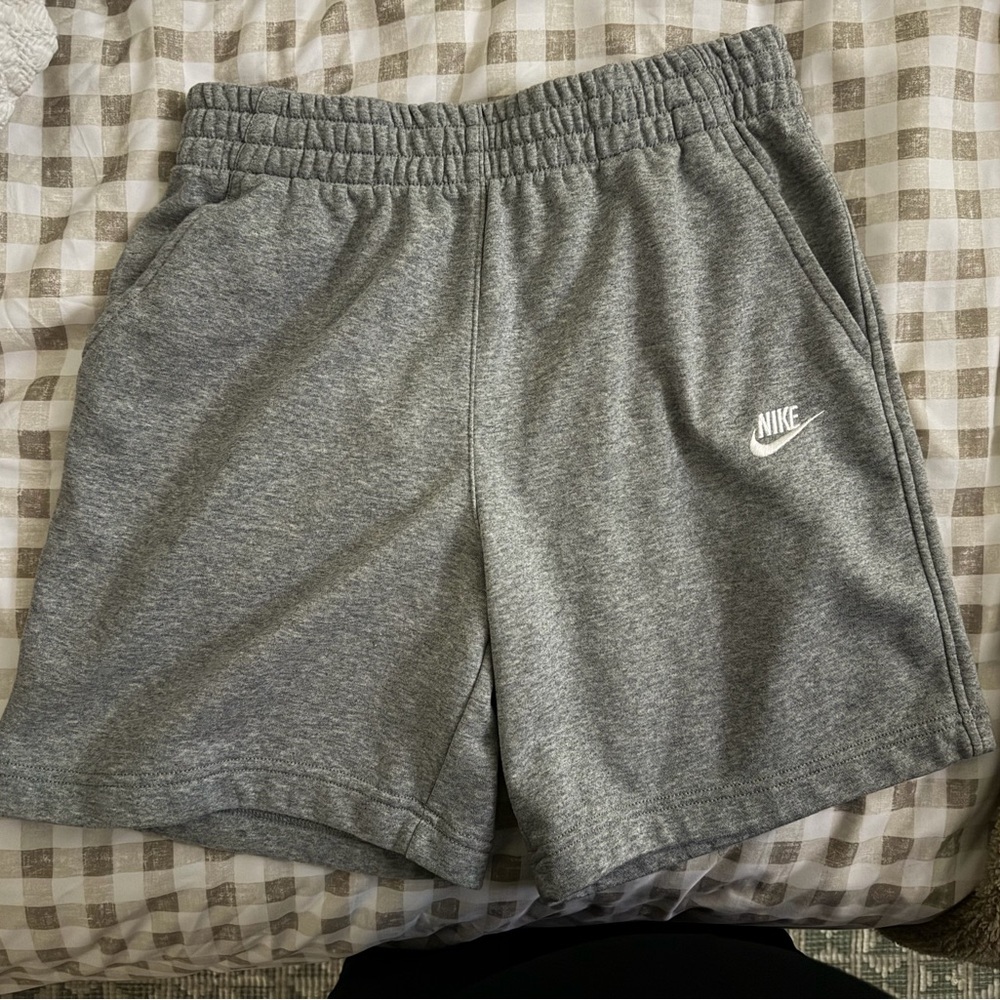 Kids Nike grey shorts